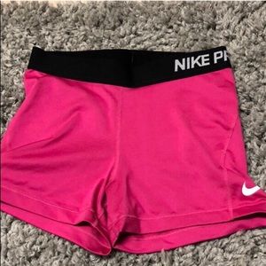pink nike pro shorts!